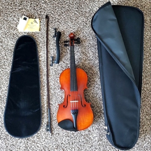 ๐ป Amati's Fine Instruments Model #100 Refurbished Violin Outfit - Picture 3 of 16
